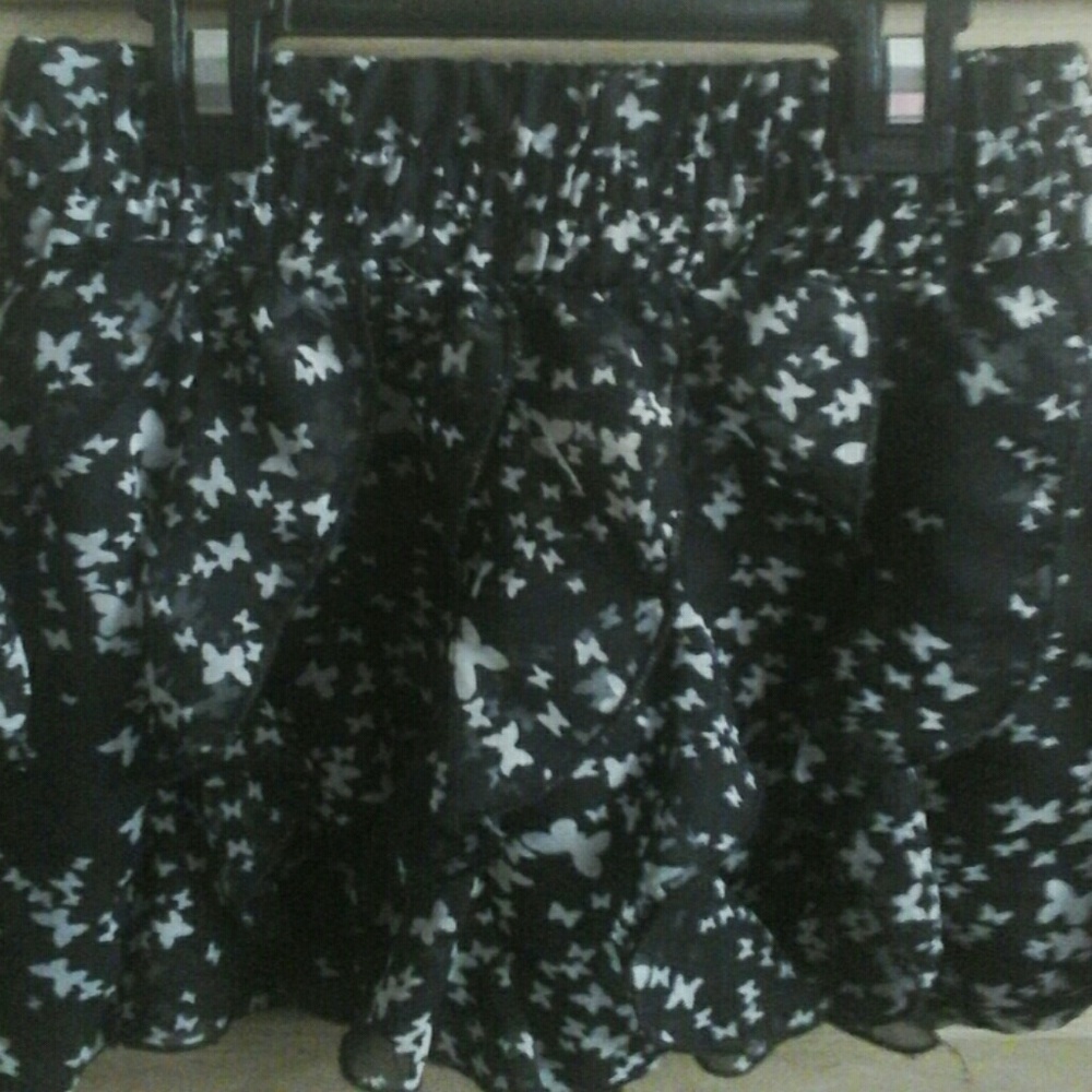Wet Seal flowy mini skirt
